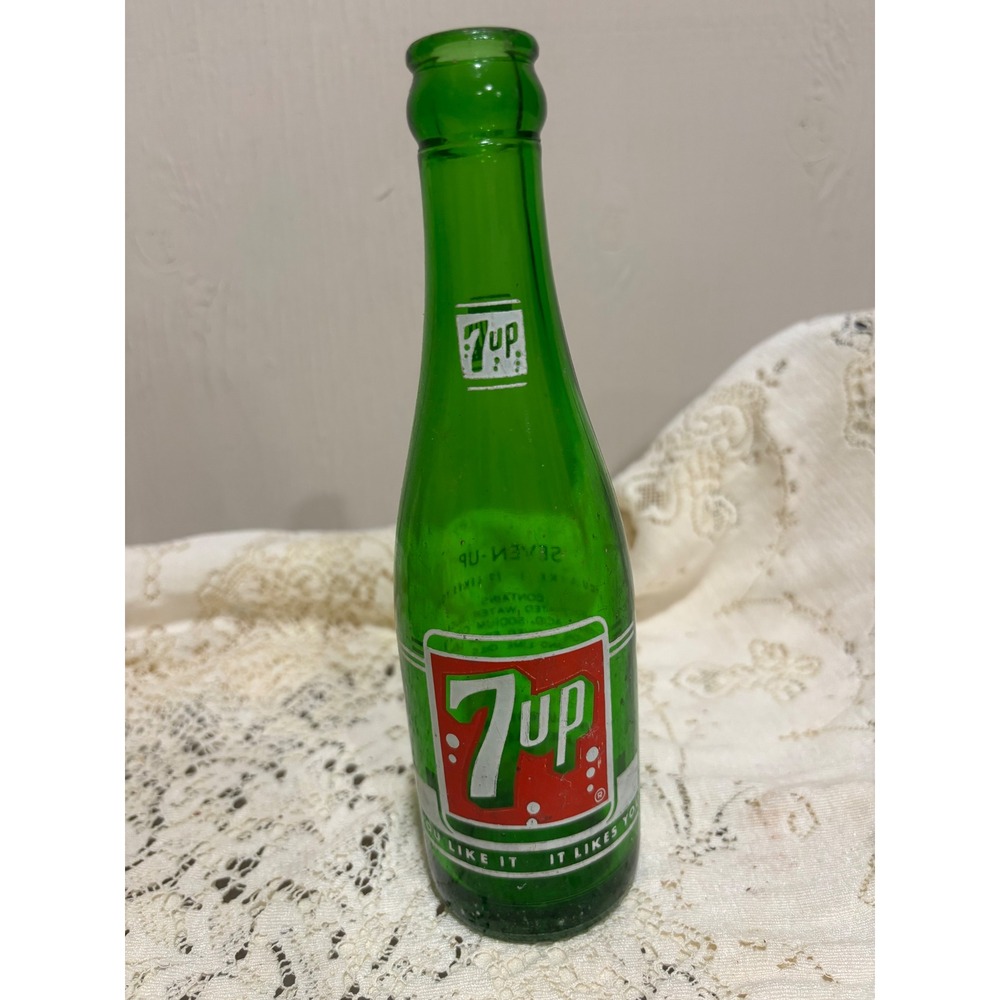 Vintage 7-Up Green Glass Soda Bottle 7oz Janesville Wisconsin ACL Logo 8 Inch